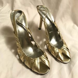 GUESS Heels Gold Size 10